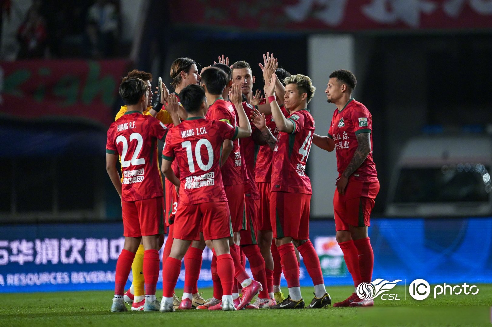 开云游戏平台 -关于清晨突围战来临，阿贾克斯围绕足总杯完成体检，气氛紧张，赛程密集仍需轮换的信息