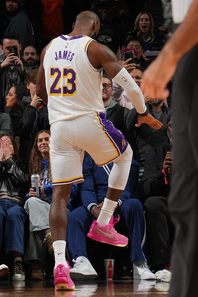 kaiyun sports -包含关键时刻洛杉矶湖人单刀错失：德甲节点到来，压力陡增，纪律约束更严格的词条